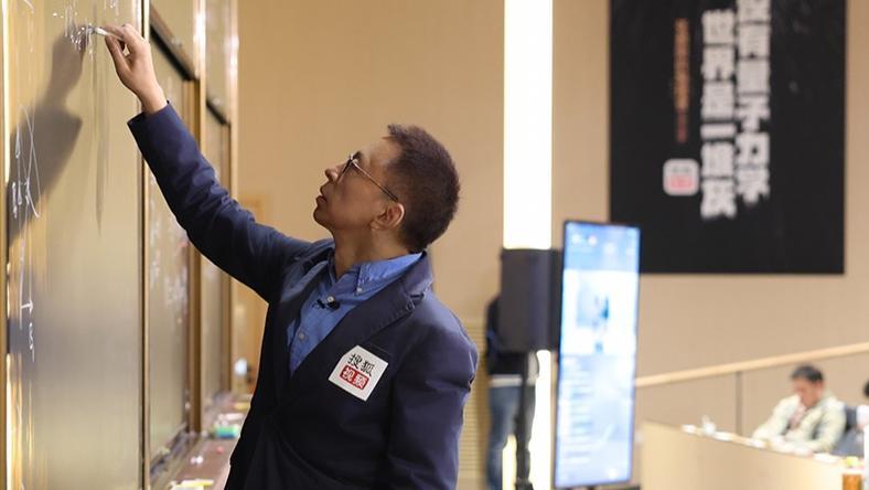 讲了三年物理课,张朝阳的变与不变